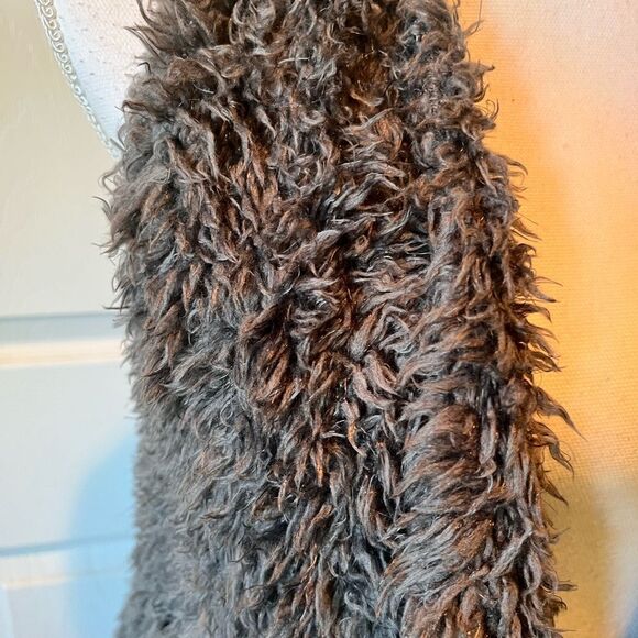 KENSIE | Gray Shaggy Waterfall Faux Fur Vest - Picture 5 of 9